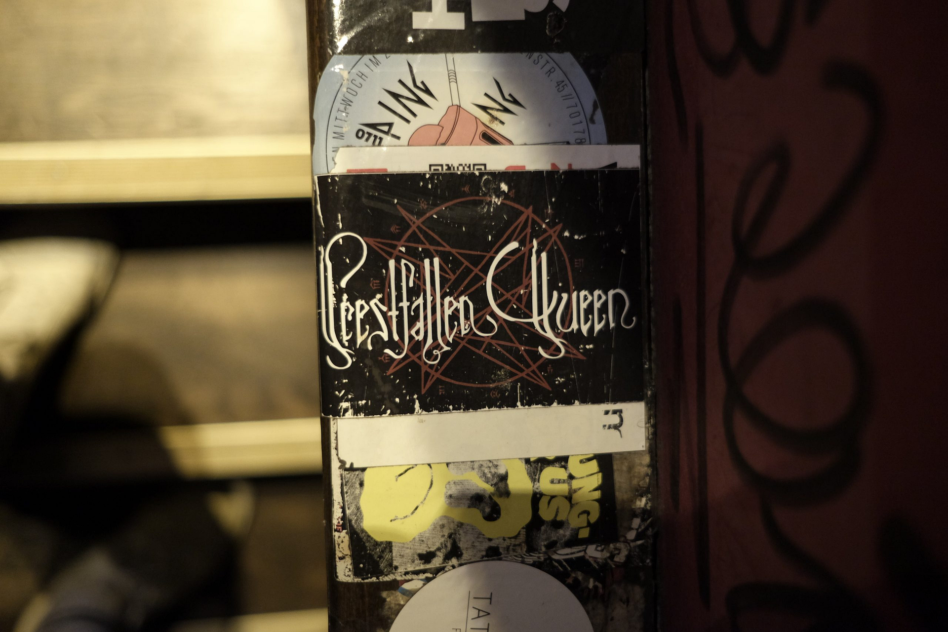 Sticker von Crestfallen Queen